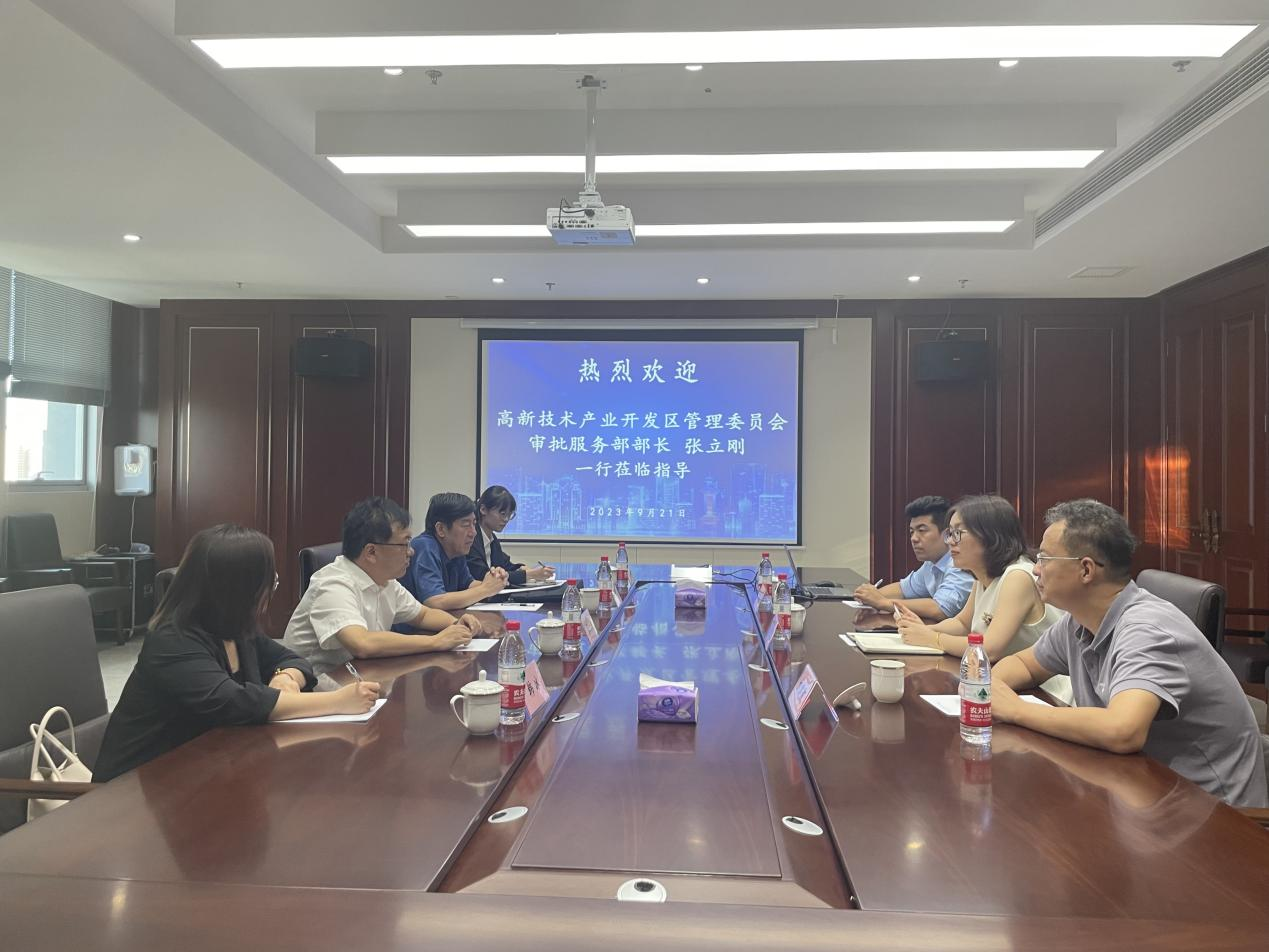 济南高新技术产业开发区管委会审批服务部部长张立刚一行到济南邦得人力资源有限公司调研走访
