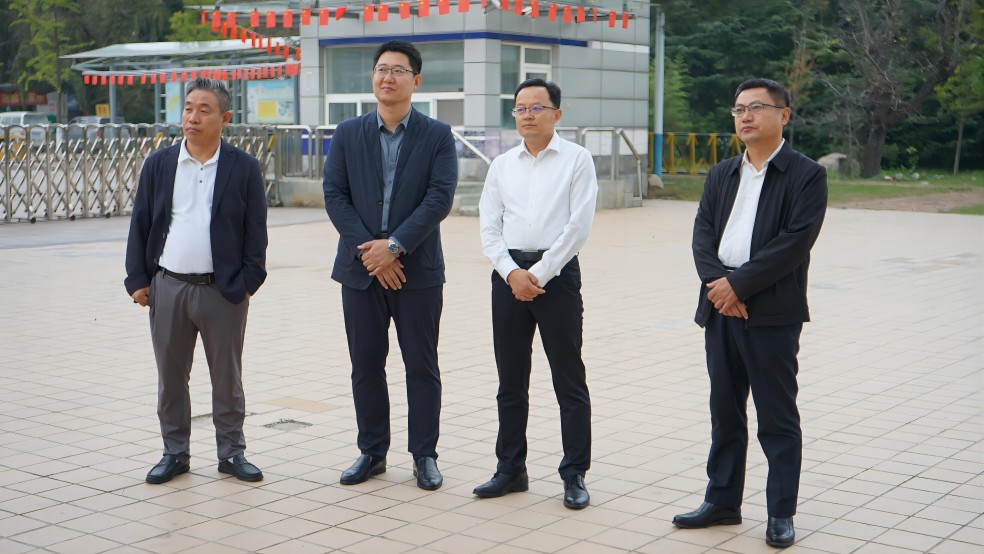 济南市莱芜区政府领导来山青世界调研座谈
