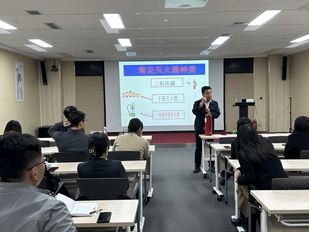 鲁控教育集团开展消防安全培训与应急演练